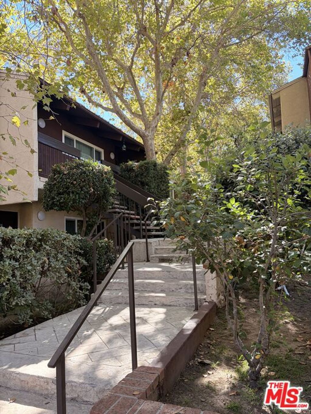 Photo of 18350 Hatteras Street #256, Tarzana, CA 91356 (MLS # 25609061)