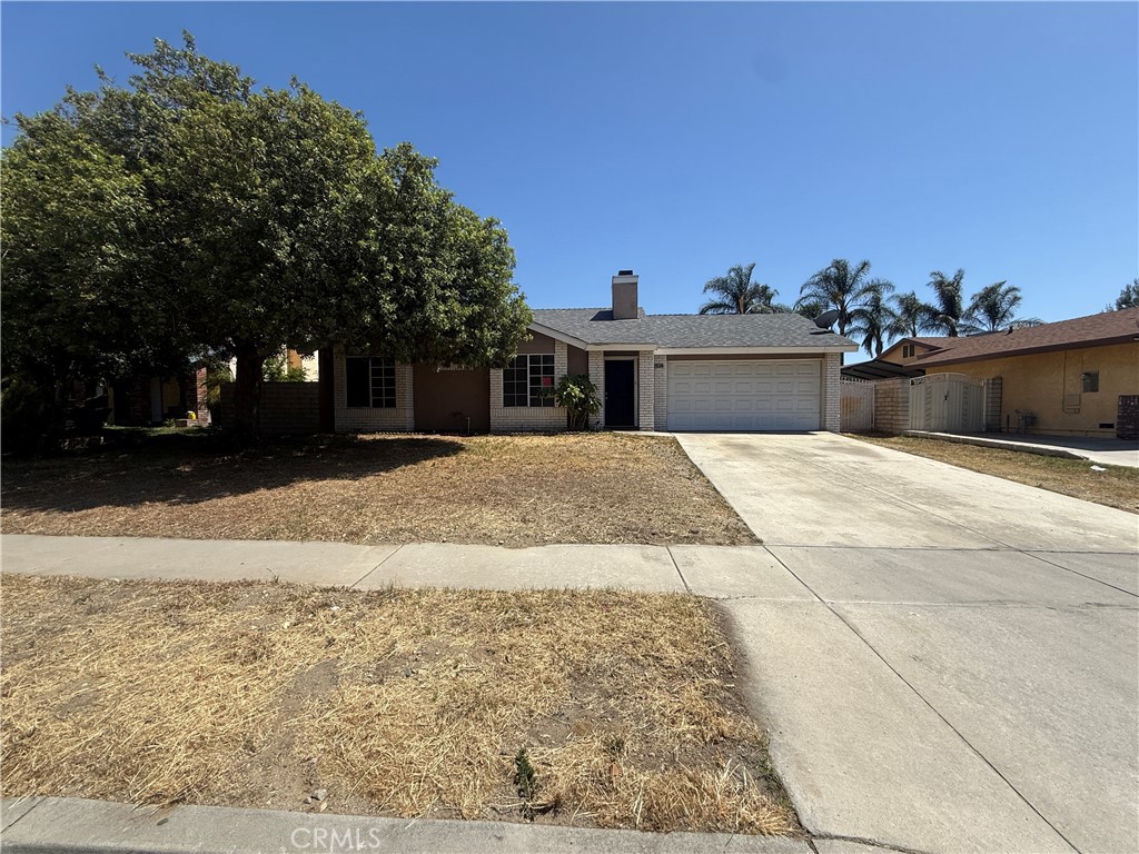 Welcome to 15569 Athol St, a charming 2-bedroom, 1-bathroom home located in the heart of Fontana. This cozy residence features a living room with a fireplace, perfect for relaxing evenings, and a kitchen with newer-style cabinets, countertops, and appliances for a modern touch. The home also offers an attached two-car garage with a driveway and a spacious backyard—ideal for entertaining, gardening, or future expansion. A great opportunity for first-time buyers, downsizers, or investors looking for a well-maintained home with room to grow.