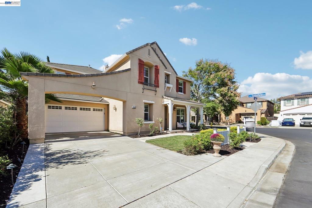 104 Macedon Ct