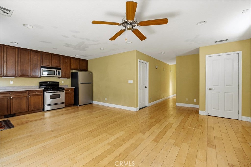 950 La Costa Court