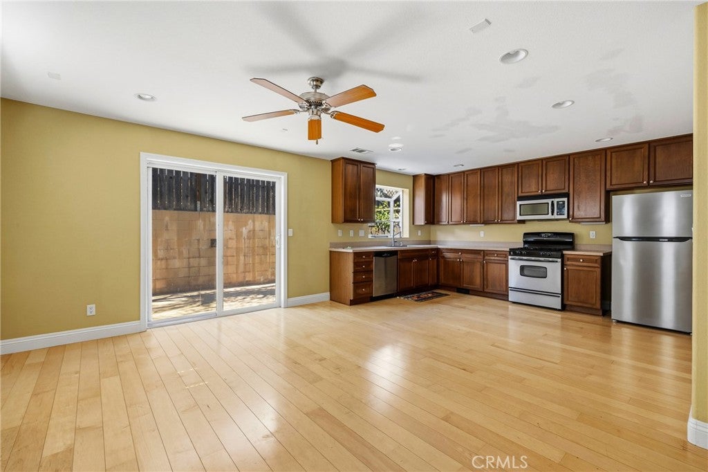 950 La Costa Court