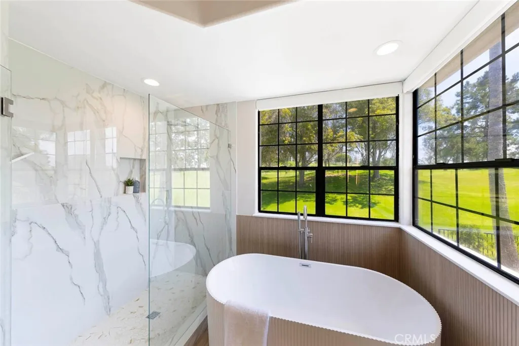 Newport Beach, California 92660, United States, 2 Bedrooms Bedrooms, ,3 BathroomsBathrooms,Residential,Active,196115