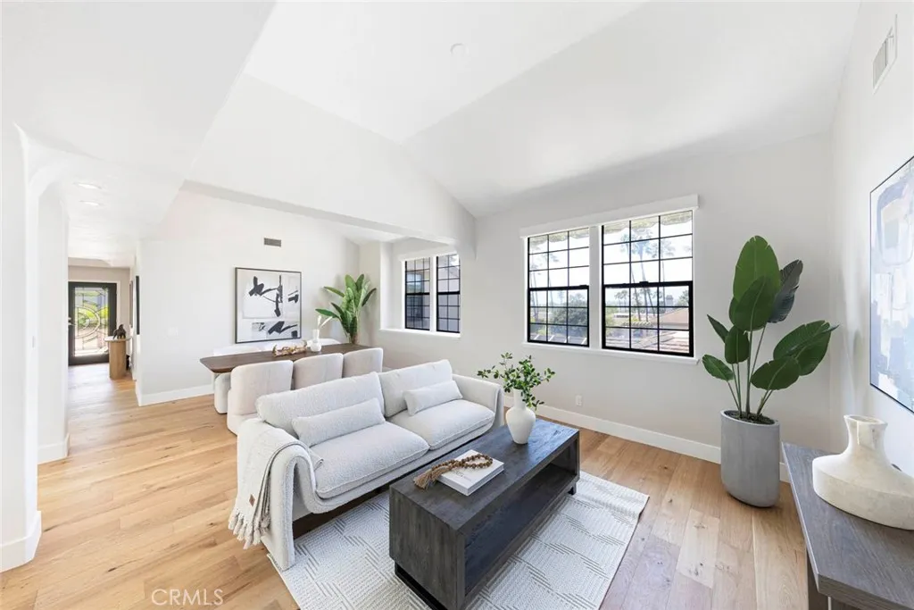 Newport Beach, California 92660, United States, 2 Bedrooms Bedrooms, ,3 BathroomsBathrooms,Residential,Active,196115