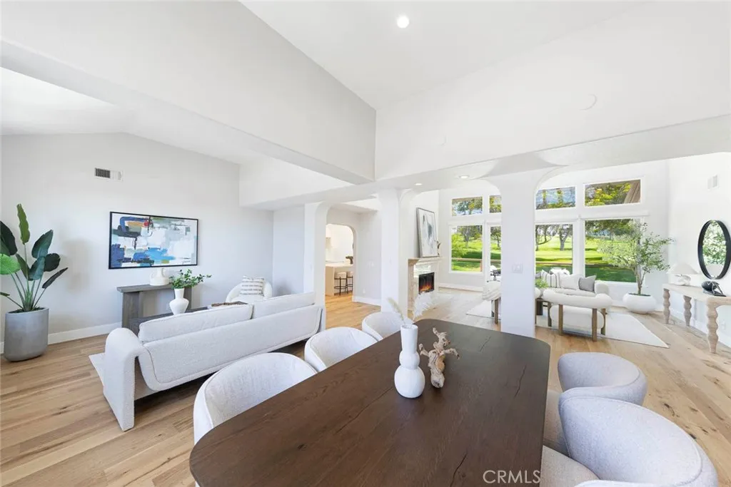 Newport Beach, California 92660, United States, 2 Bedrooms Bedrooms, ,3 BathroomsBathrooms,Residential,Active,196115