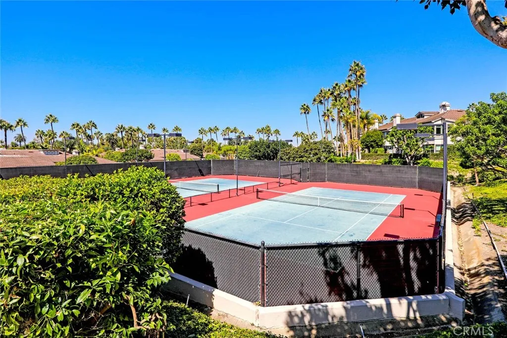 Newport Beach, California 92660, United States, 2 Bedrooms Bedrooms, ,3 BathroomsBathrooms,Residential,Active,196115