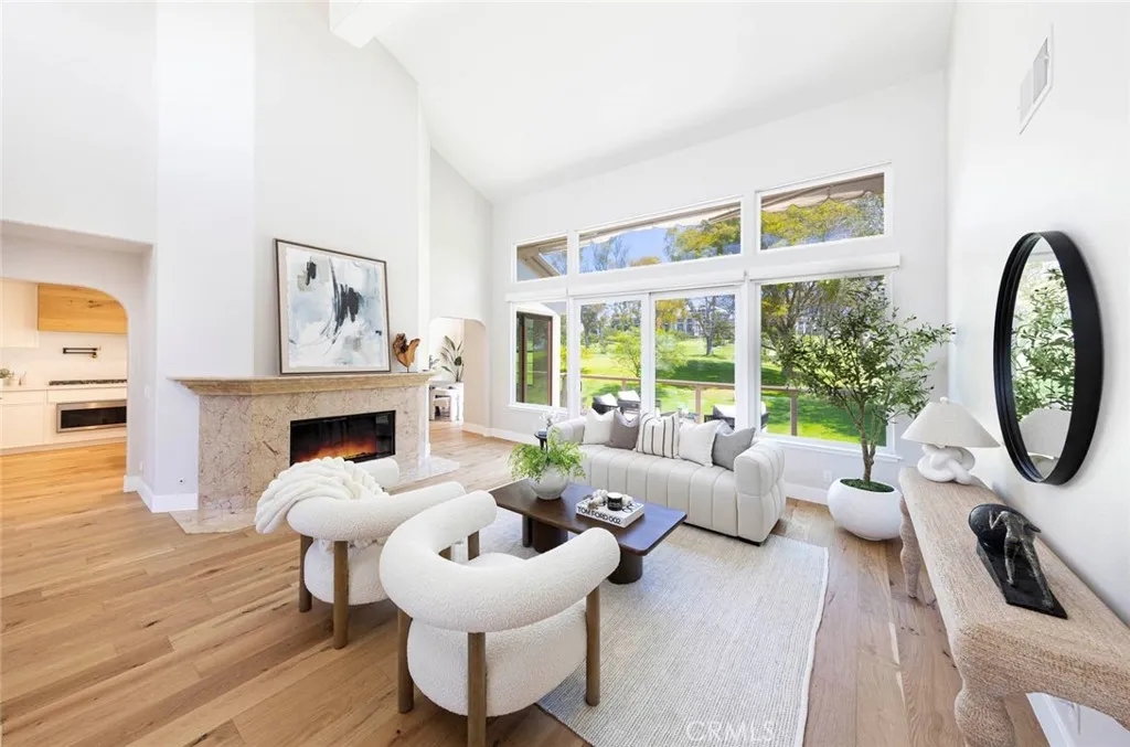 Newport Beach, California 92660, United States, 2 Bedrooms Bedrooms, ,3 BathroomsBathrooms,Residential,Active,196115