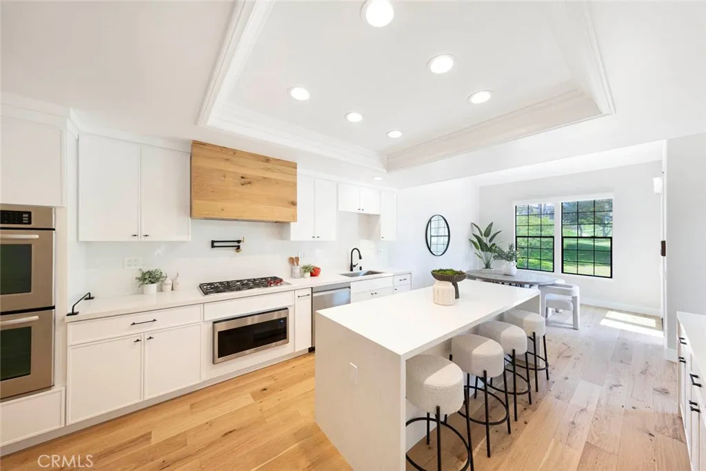 Newport Beach, California 92660, United States, 2 Bedrooms Bedrooms, ,3 BathroomsBathrooms,Residential,Active,196115