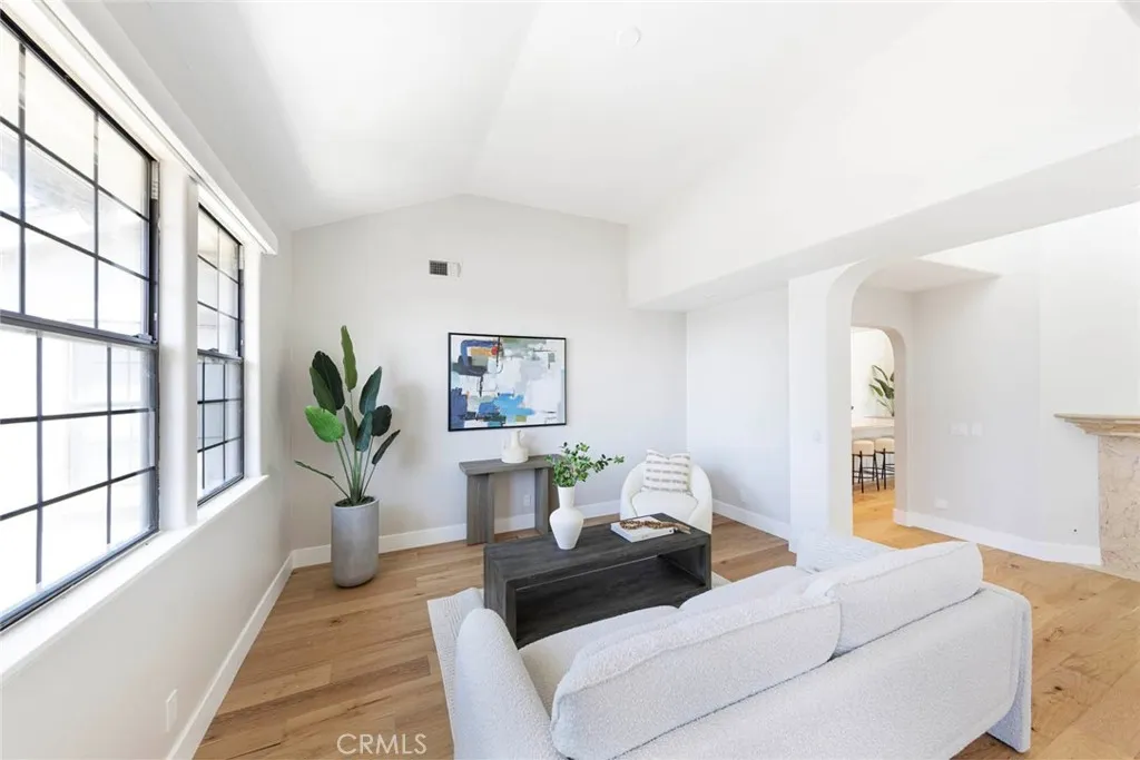 Newport Beach, California 92660, United States, 2 Bedrooms Bedrooms, ,3 BathroomsBathrooms,Residential,Active,196115