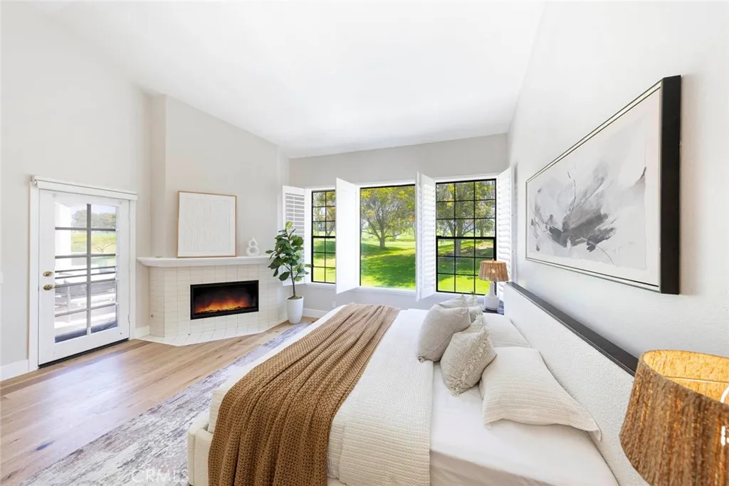 Newport Beach, California 92660, United States, 2 Bedrooms Bedrooms, ,3 BathroomsBathrooms,Residential,Active,196115