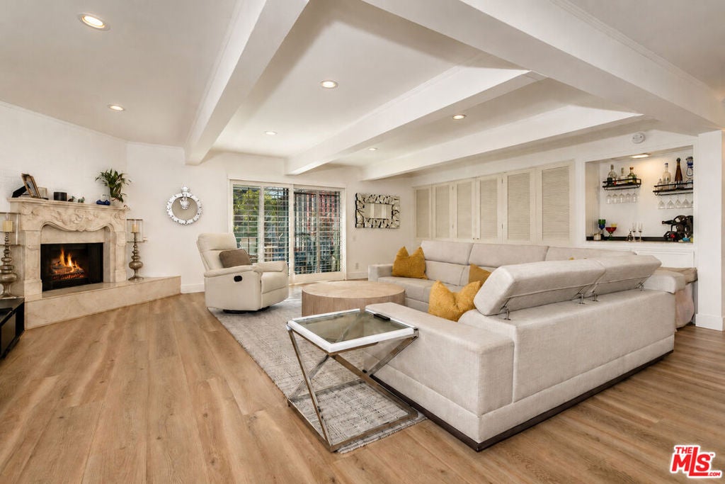2385 Roscomare Road D17, Los Angeles CA 90077