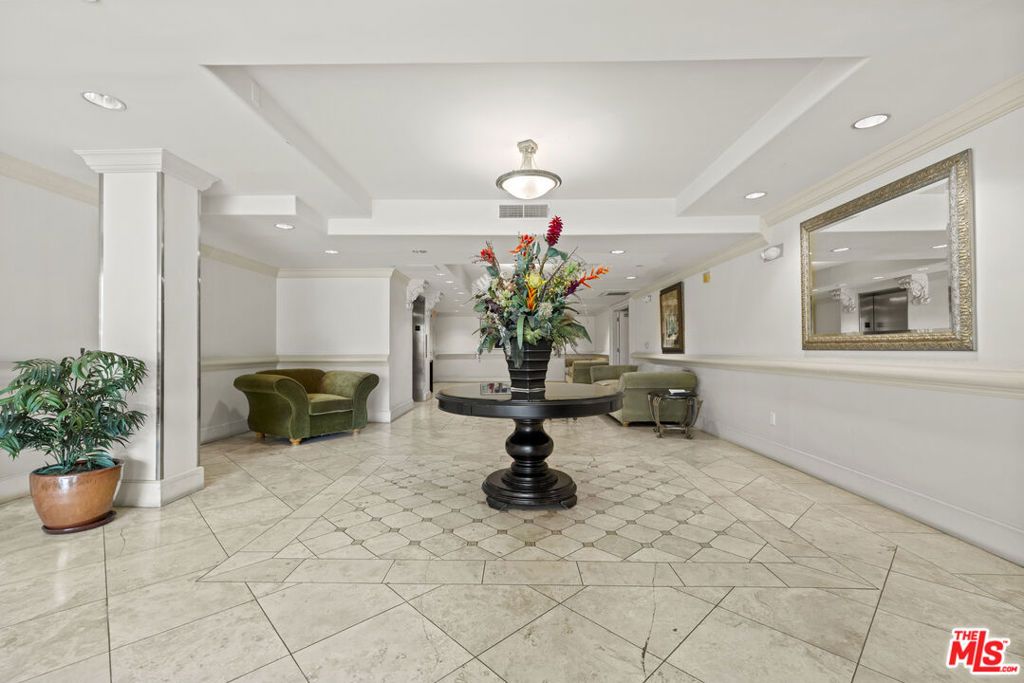 Photo of 1450 S Beverly Drive #105, Los Angeles, CA 90035 (MLS # 26635713)