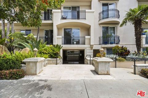 Photo of 1450 S Beverly Drive #105, Los Angeles, CA 90035 (MLS # 26635713)