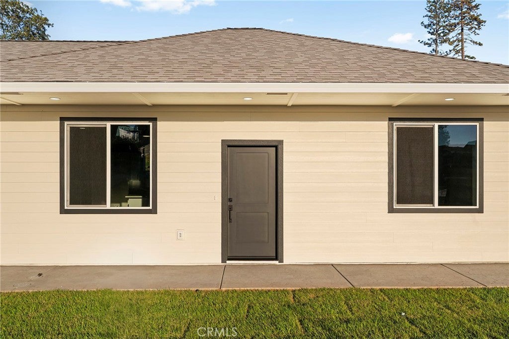 5820 Golden Oaks Road