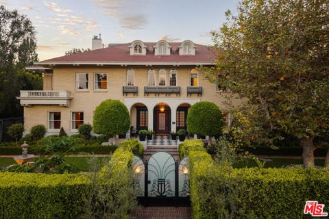 Photo of 601 S Windsor Boulevard, Los Angeles, CA 90005 (MLS # 26988717)