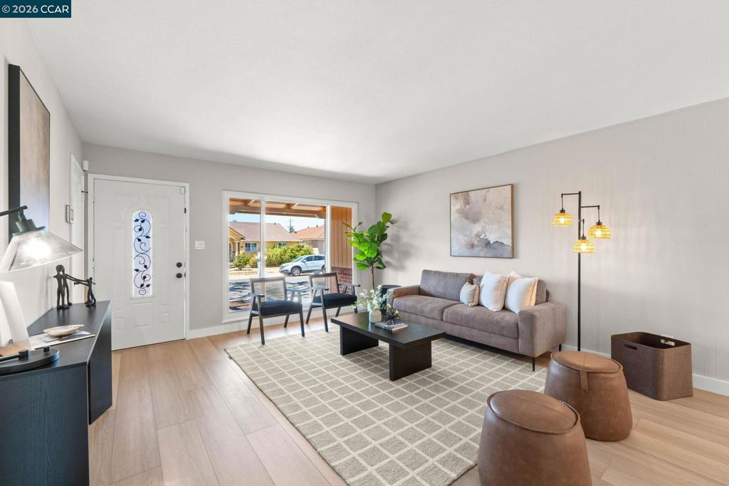 17242 Via El Cerrito