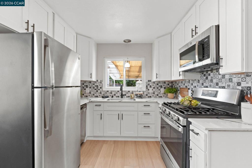 17242 Via El Cerrito