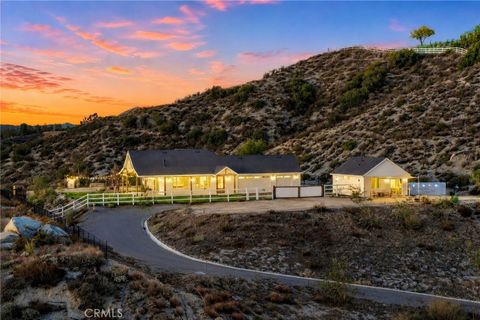 Photo of 41950 Calle La Escondida, Temecula, CA 92592 (MLS # SW26156035)