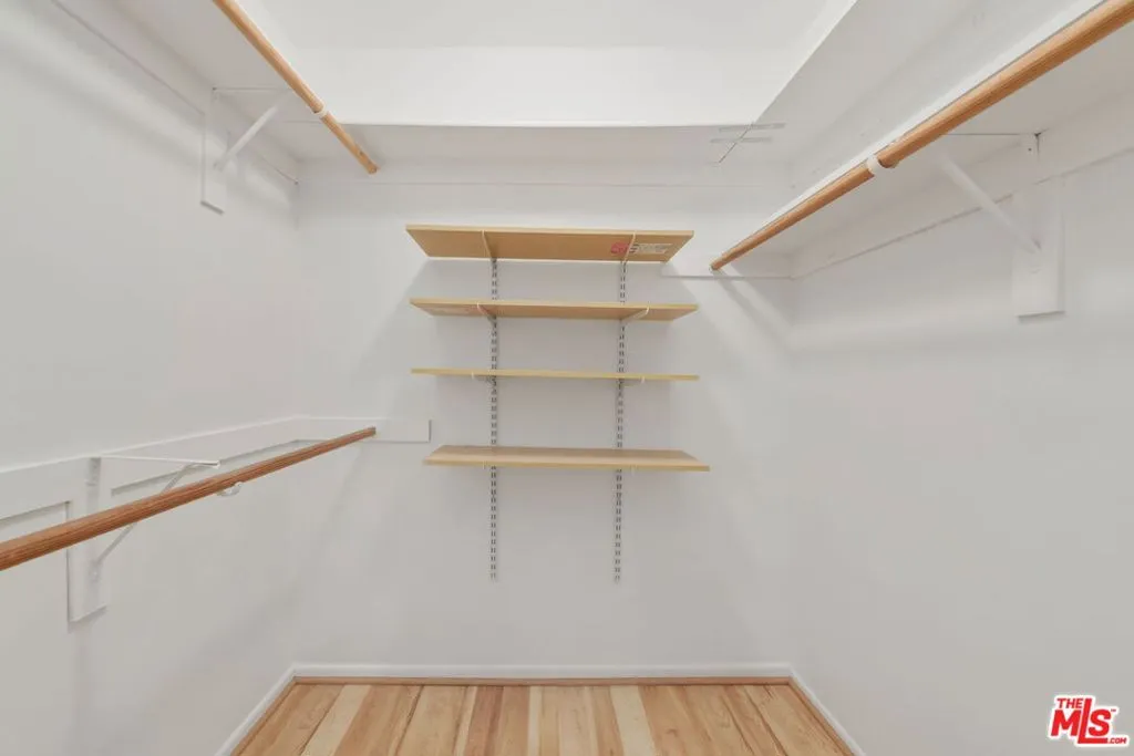 Santa Monica, California 90404, United States, 2 Bedrooms Bedrooms, ,2 BathroomsBathrooms,Residential,Active,212729