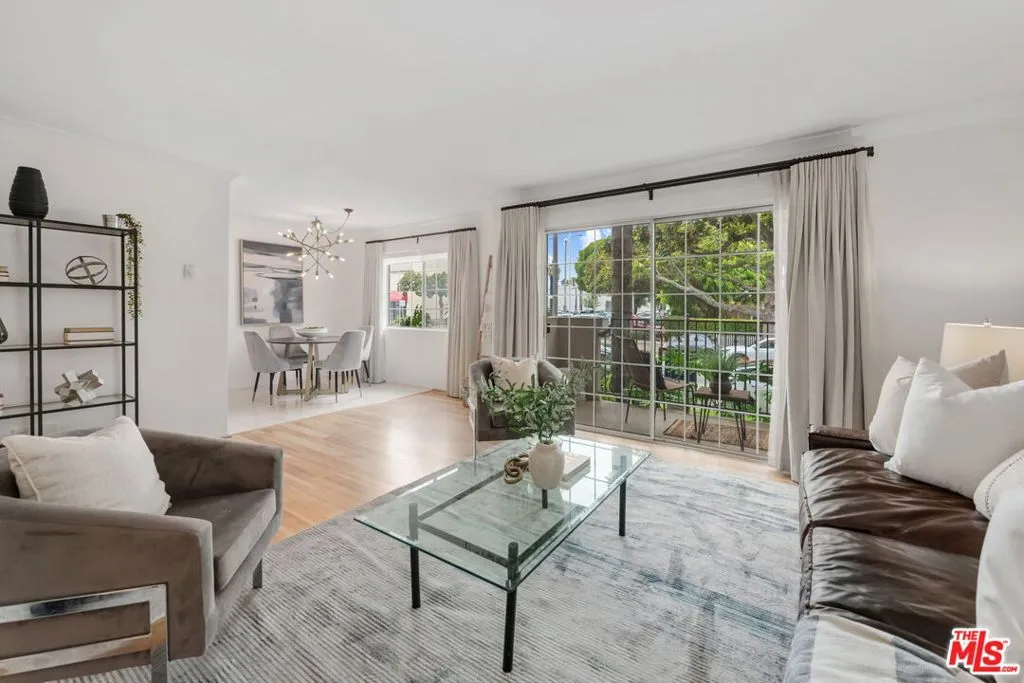 Santa Monica, California 90404, United States, 2 Bedrooms Bedrooms, ,2 BathroomsBathrooms,Residential,Active,212729