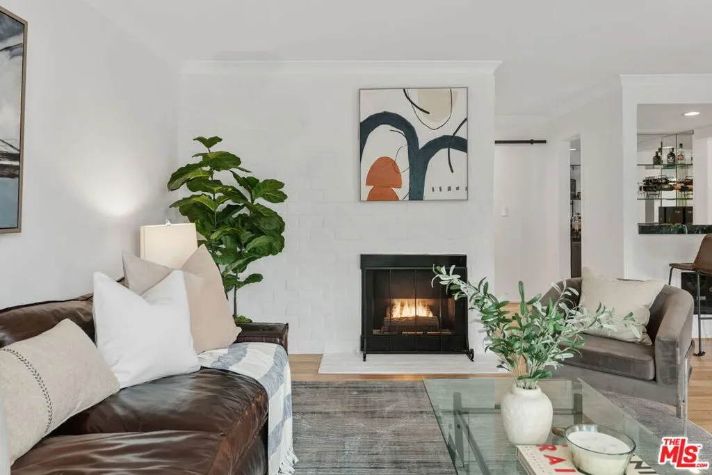 Santa Monica, California 90404, United States, 2 Bedrooms Bedrooms, ,2 BathroomsBathrooms,Residential,Active,212729