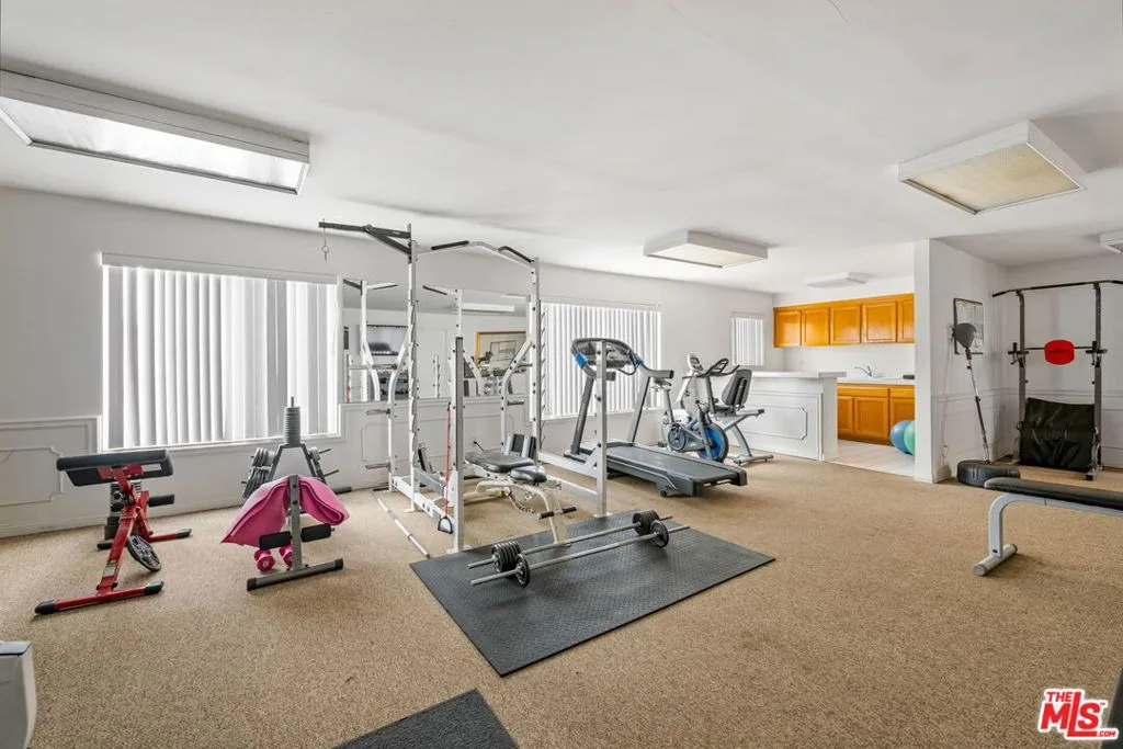 Santa Monica, California 90404, United States, 2 Bedrooms Bedrooms, ,2 BathroomsBathrooms,Residential,Active,212729