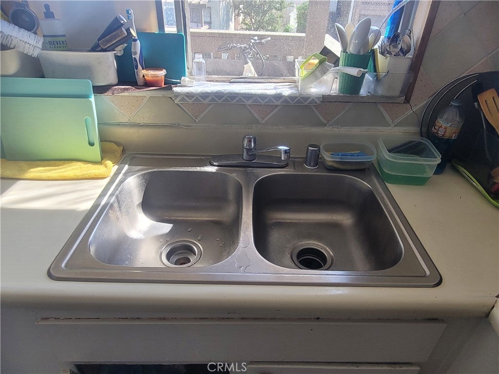 1146 S Citron 63