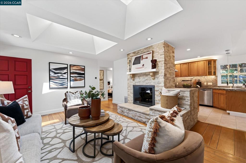 1130 Glencourt Dr