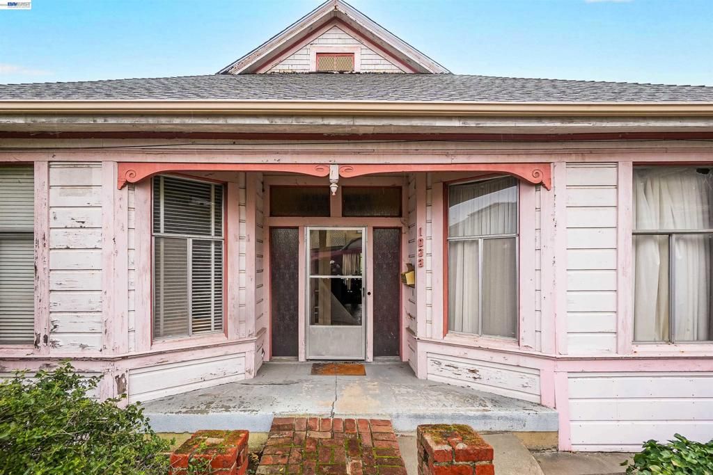 Photo of 1033 1033 2nd Ave Ave, Crockett, CA 94525 (MLS # 41124736)