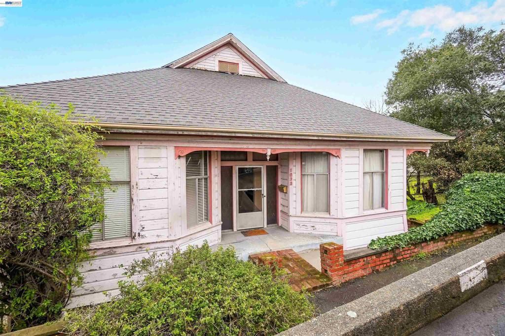 Photo of 1033 1033 2nd Ave Ave, Crockett, CA 94525 (MLS # 41124736)