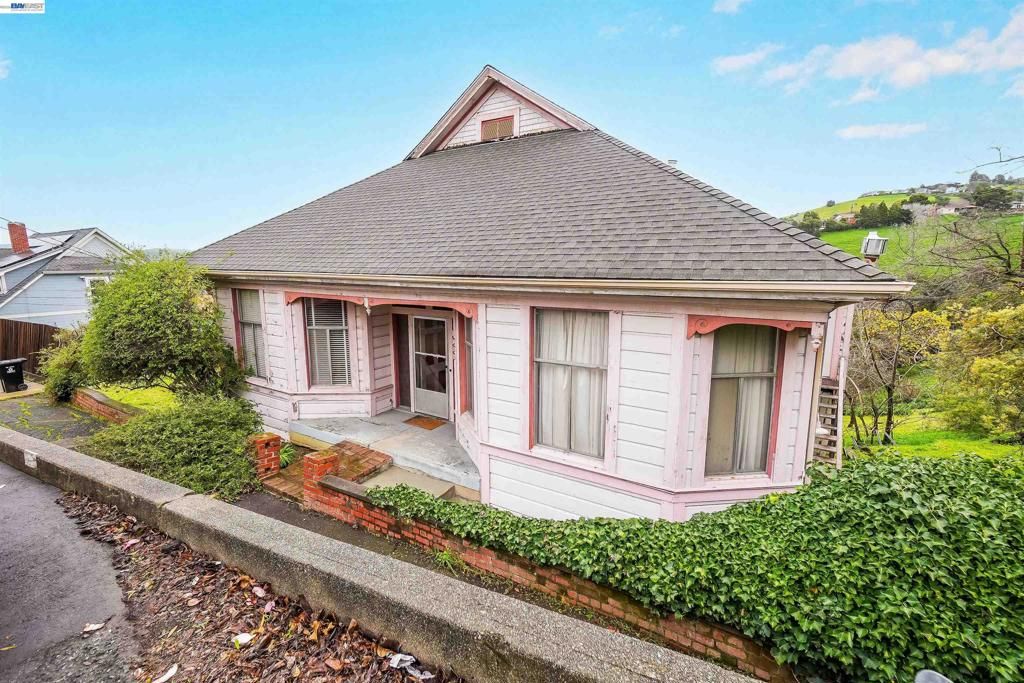 Photo of 1033 1033 2nd Ave Ave, Crockett, CA 94525 (MLS # 41124736)