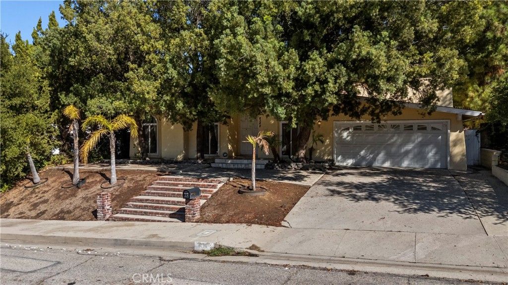 Photo of 4348 Topanga Canyon, Woodland Hills, CA 91364 (MLS # TR25250103)