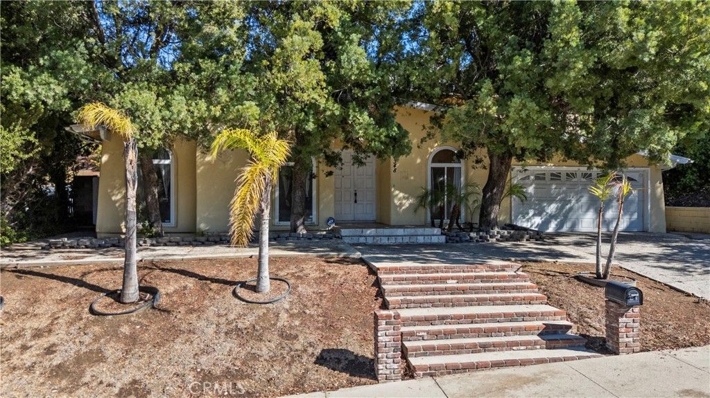 Photo of 4348 Topanga Canyon, Woodland Hills, CA 91364 (MLS # TR25250103)