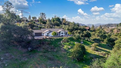 Photo of 1392 Nancy Lee Ln Ln, Alpine, CA 91901 (MLS # 260003149SD)