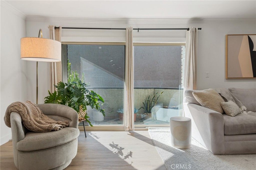 Photo of 5440 Lindley Ave #201, Encino, CA 91316 (MLS # SR25246306)