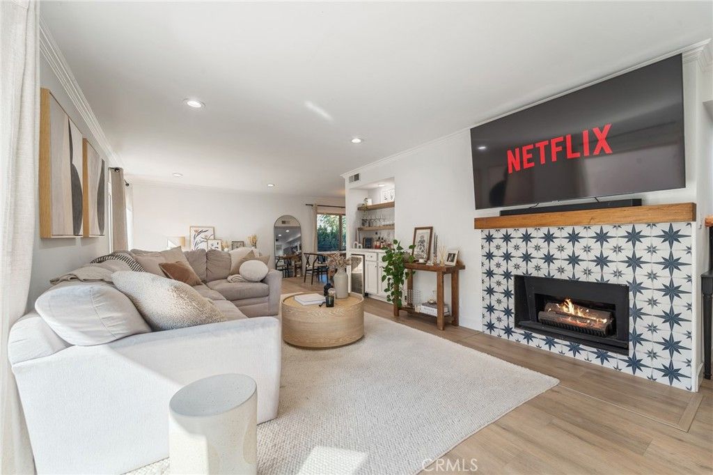 Photo of 5440 Lindley Ave #201, Encino, CA 91316 (MLS # SR25246306)