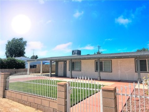 Photo of 1143 Elizabeth Lake RD, Palmdale, CA 93551 (MLS # SR26113612)