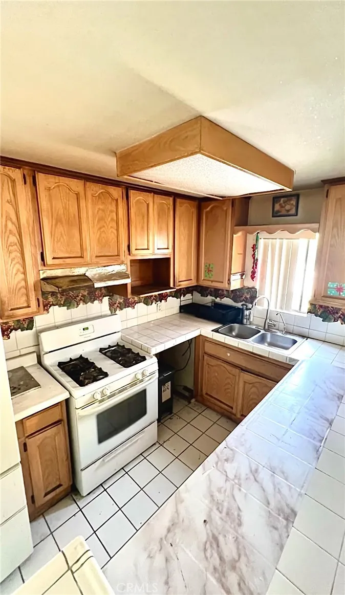 Hawthorne, California 90250, United States, 3 Bedrooms Bedrooms, ,3 BathroomsBathrooms,Residential,Active,142649