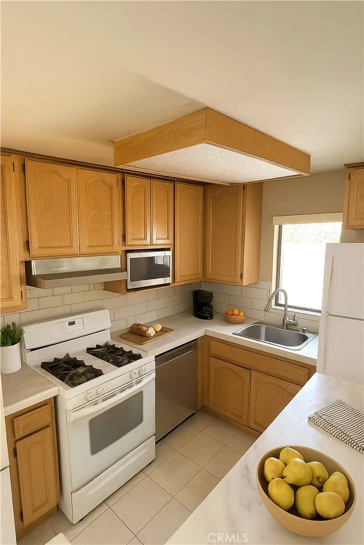 Hawthorne, California 90250, United States, 3 Bedrooms Bedrooms, ,3 BathroomsBathrooms,Residential,Active,142649