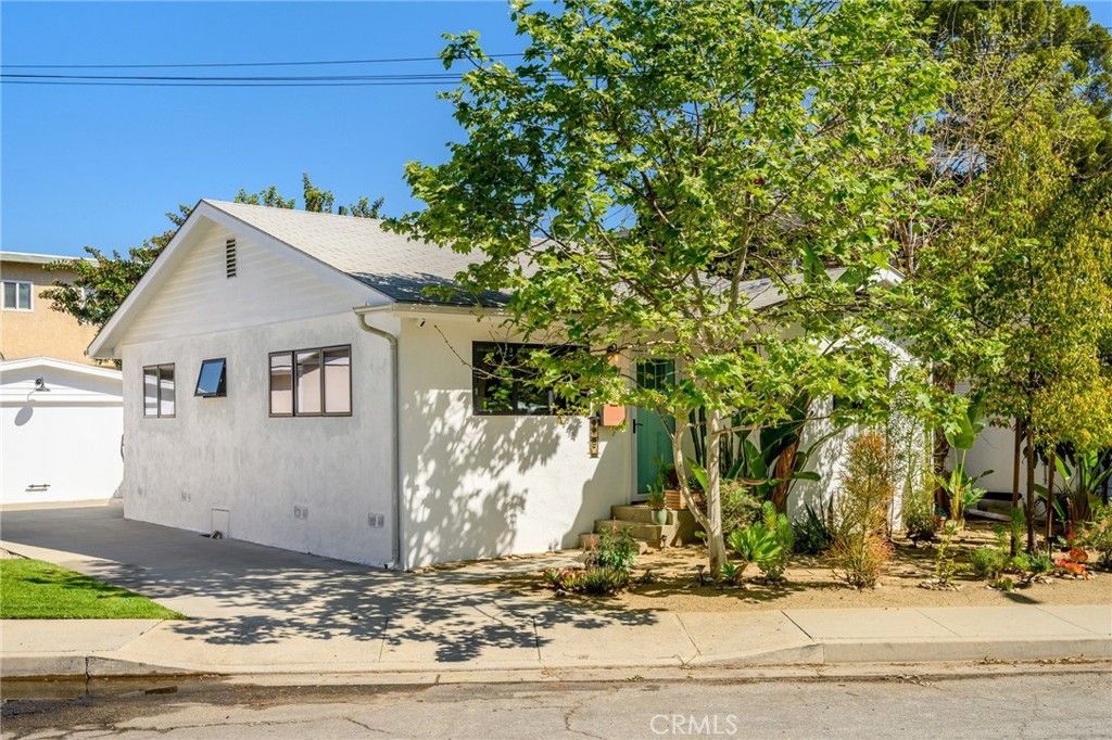 Photo of 1477 E California Avenue, Glendale, CA 91206 (MLS # GD26057942)