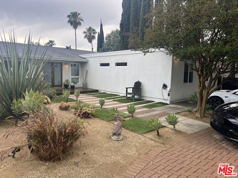 Photo of 7040 Semrad Road, West Hills, CA 91307 (MLS # 26659807)