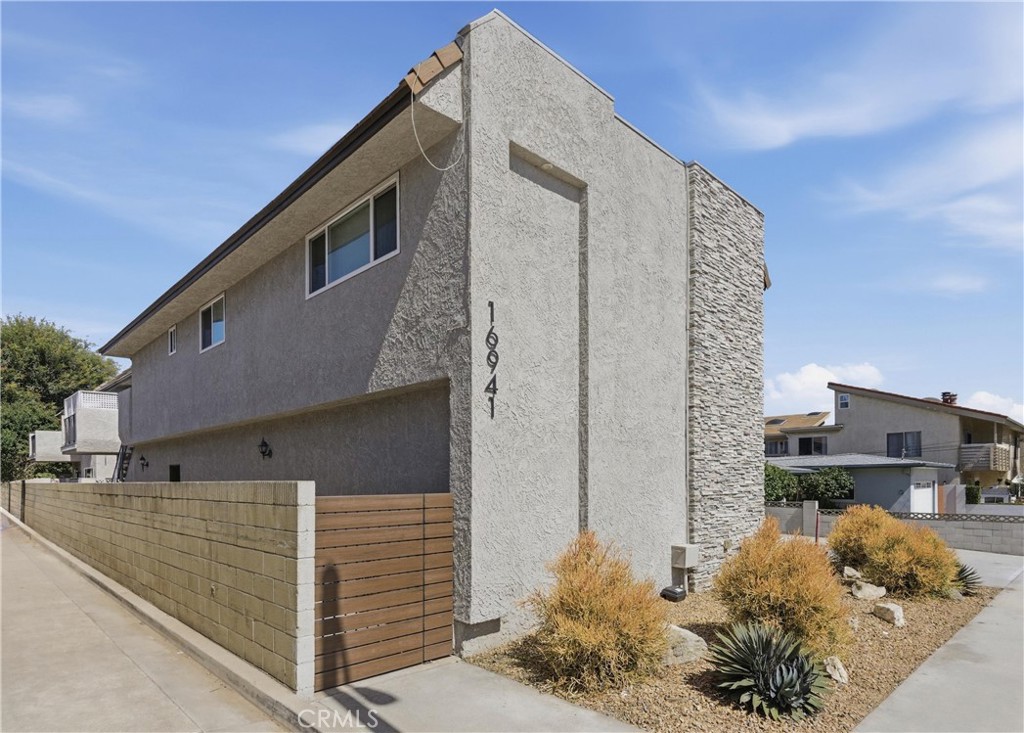 16941 Hoskins
