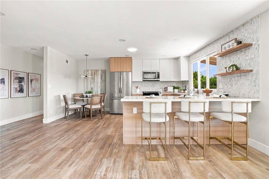 6742 Greenbrier Court
