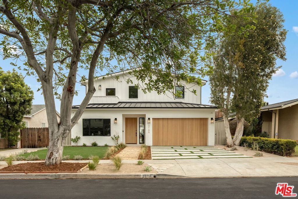 Photo of 3104 Kelton Avenue, Los Angeles, CA 90034 (MLS # 25606489)