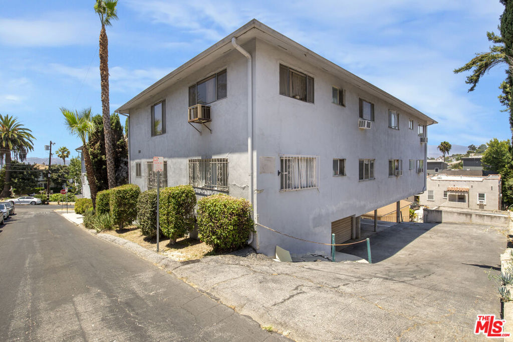 1350 Edgecliffe Drive