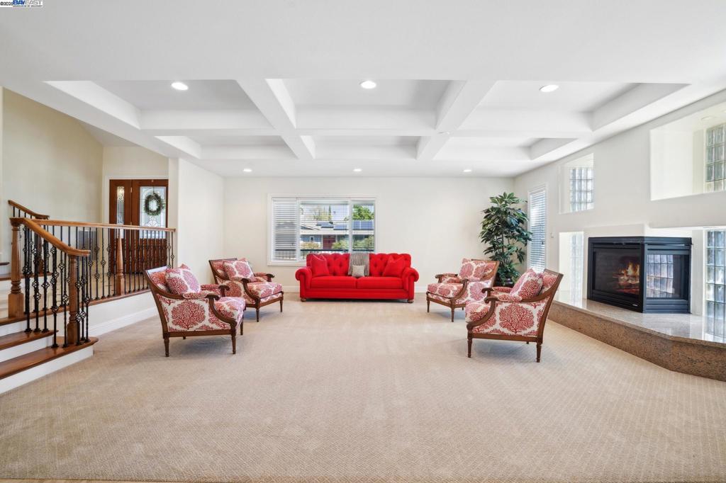 367 Mt Washington Way