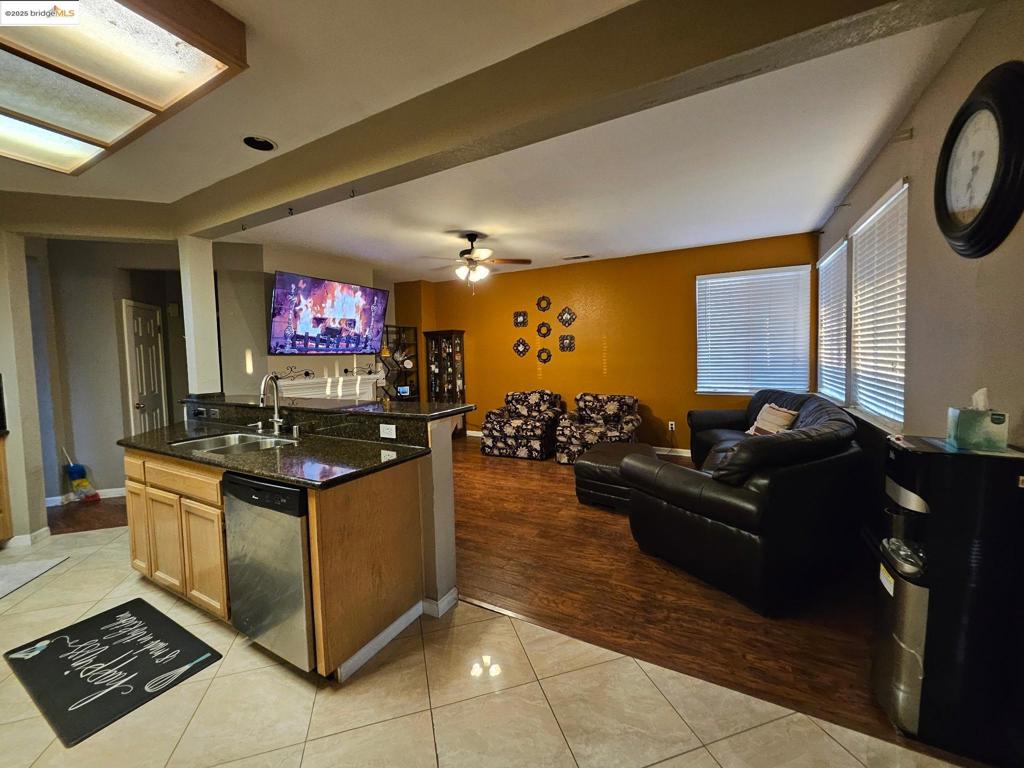 NEWPORTLAG - Residential Lease