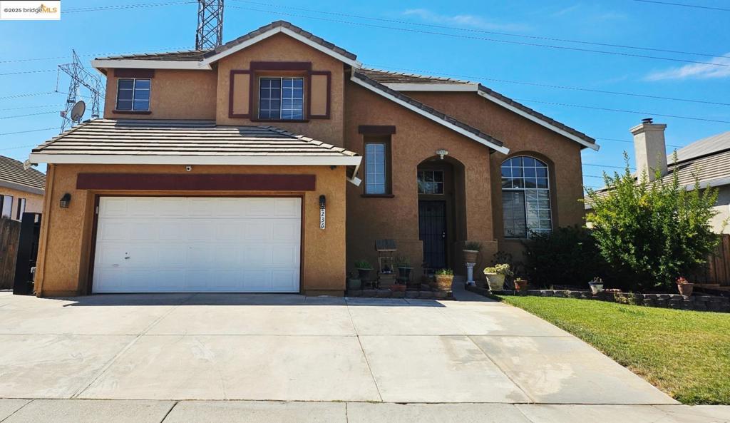This Beautiful home in Discovery Bay features 4 bedrooms, 2.5 baths, 2 car tandem garage with built in cabinets and a sink, upgraded kitchen & bathroom counter tops, nice hardwood & tile floors downstairs, bedrooms fully carpeted. It is located in a quiet, safe & well maintained neighborhood a great place to raise kids with highly rated schools, walking distance to shopping, restaurants, parks & elementary school. Apply with RentSpree https://apply.link/tnYZTm0