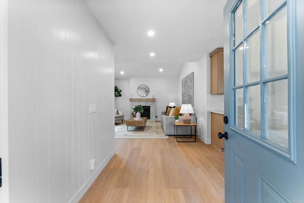 2043 Rue De La Montagne