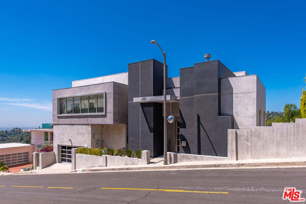 Photo of 2393 Mount Olympus Drive, Los Angeles, CA 90046 (MLS # 26804861)