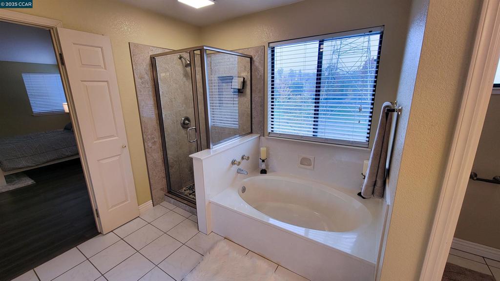 COUNTRY HILLS - Residential